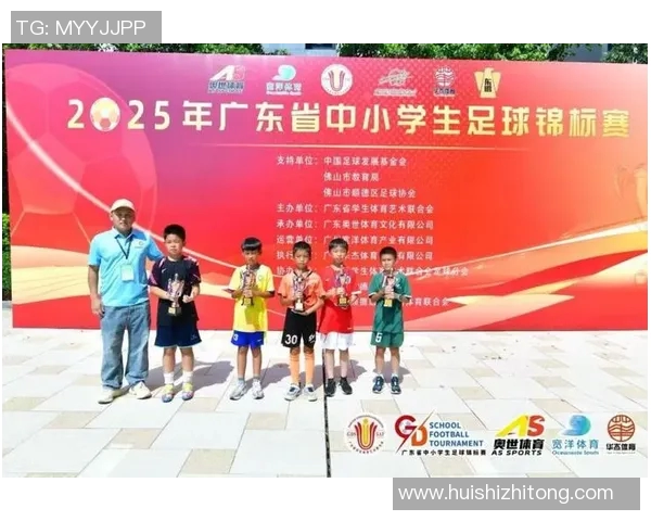 中国足球队奋勇拼搏展现风采期待在国际赛场上再创辉煌