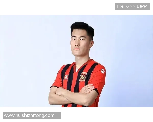 足球新秀崭露头角展现潜力与激情引领未来赛场新风潮 足球新秀崭露头角展现潜力与激情引领未来赛场新风潮